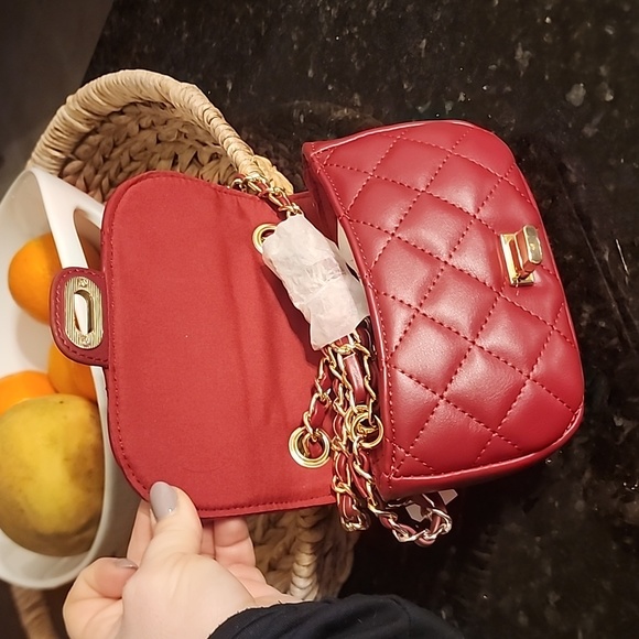 Red quilted bag - Picture 2 of 4